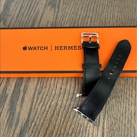Apple Watch Hermes Series 7 41mm Silver Stainless Steel Gold Single Tour - Picture 9 of 11